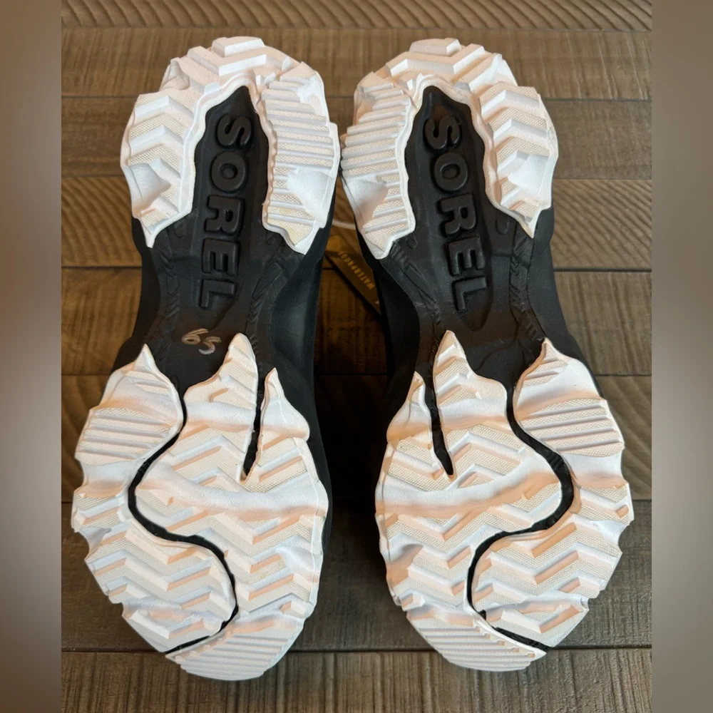 Sorel Kinetic Breakthru Acadia Waterproof Women's Shoe 9.5 (NWT)